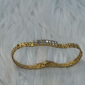 (265)Gold Tone Crystal Accent Women's Bracelet